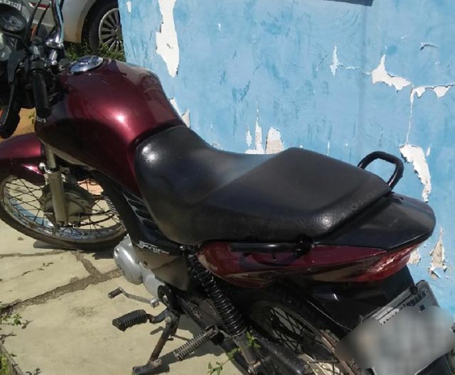 Policiais da 24ª CIPM recuperam moto furtada em Caldeirão Grande