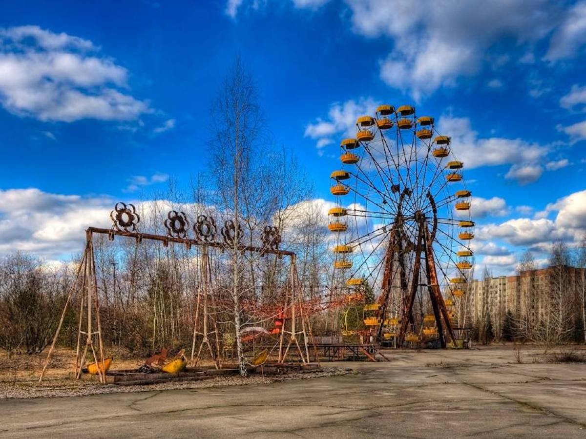 Pripyat chernobyl. Припять. Чернобыль парк аттракционов. Колесо обозрения Припять. Чернобыль Припять.