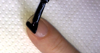 Life World Women: Gradient Black French Tip Nail Art With Dotted Design