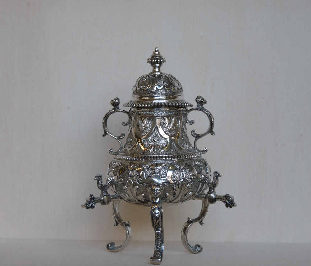 All about dollhouses and miniatures Antiek miniatuur zilveren potje