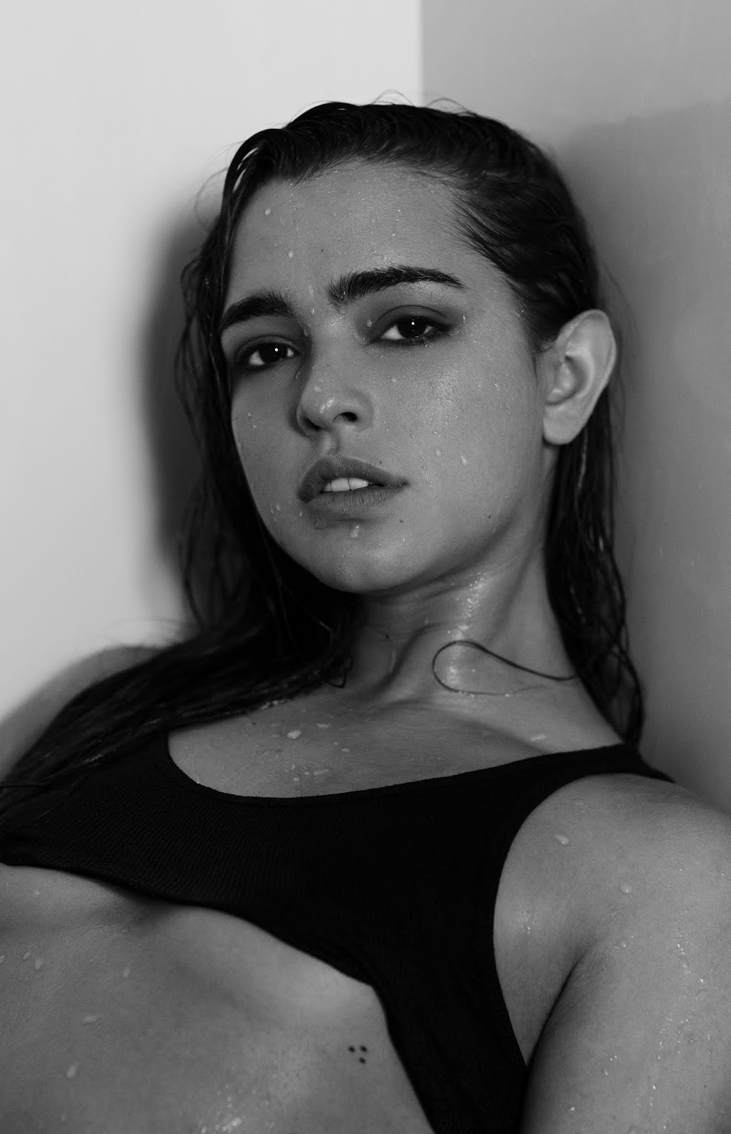Lucy Vives  nackt