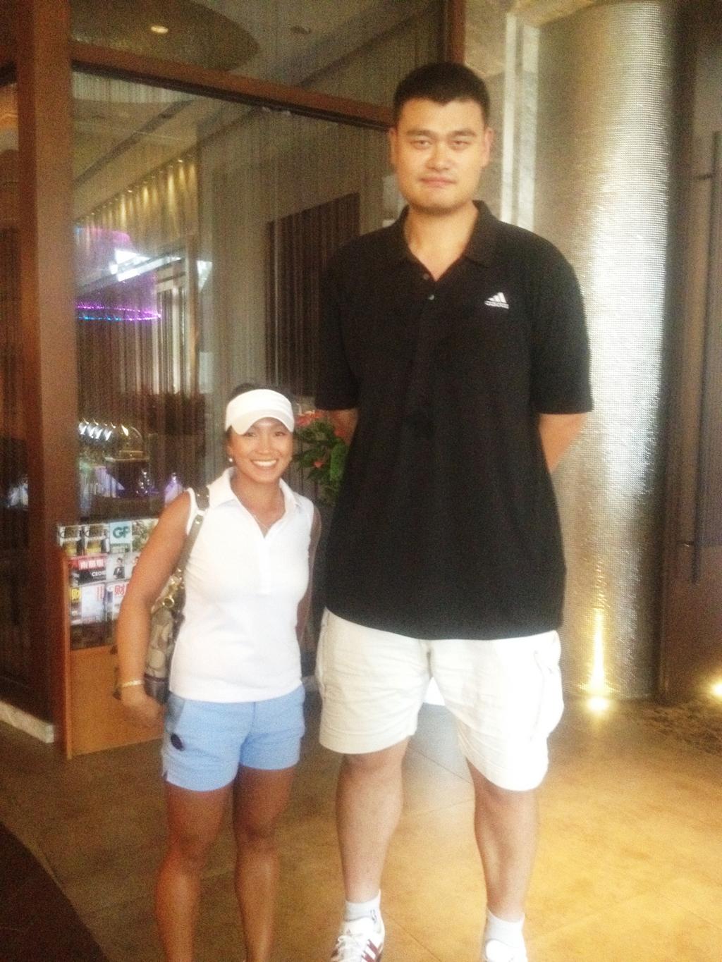 yao ming next to wife