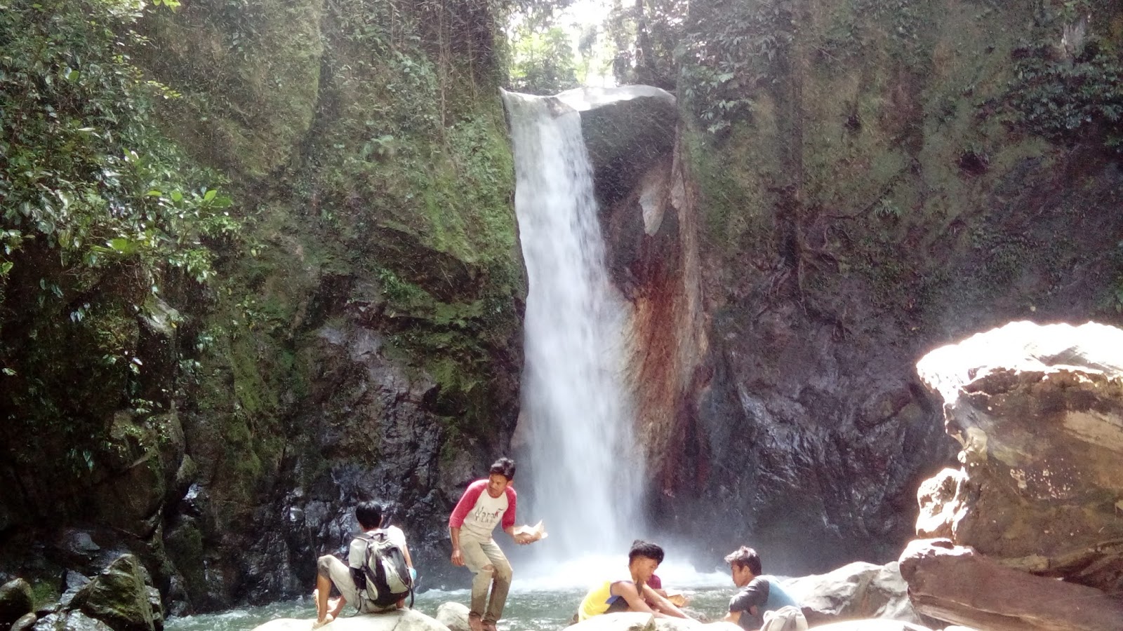 Air Terjun Sarambu Alla' - SUDUT AWAN