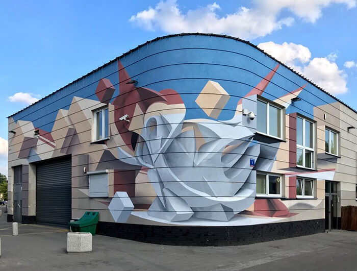 Graffiti Artist Amazes Passerby With His 3D-Looking Abstract Drawings