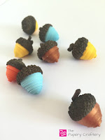 http://www.thepaperycraftery.com/quilling/quilling-paper-acorns/