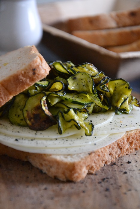 zucchine alla canapa con provolone dolce