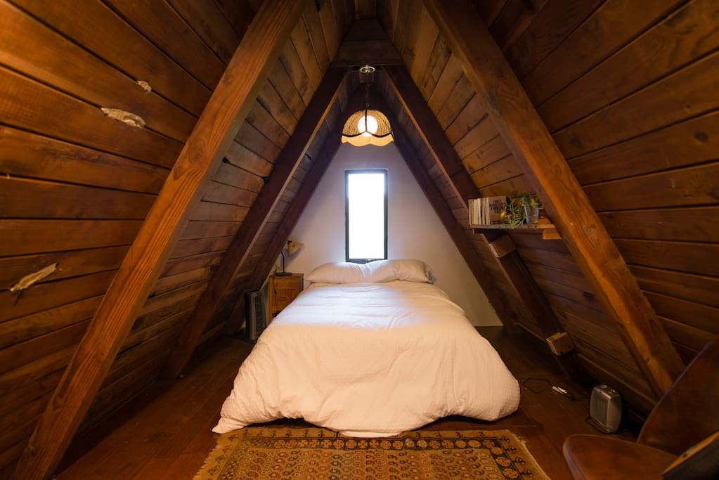 12-airbnb-Architecture-with-A-Frame-House-with-properties-of-the-Tardis-www-designstack-co