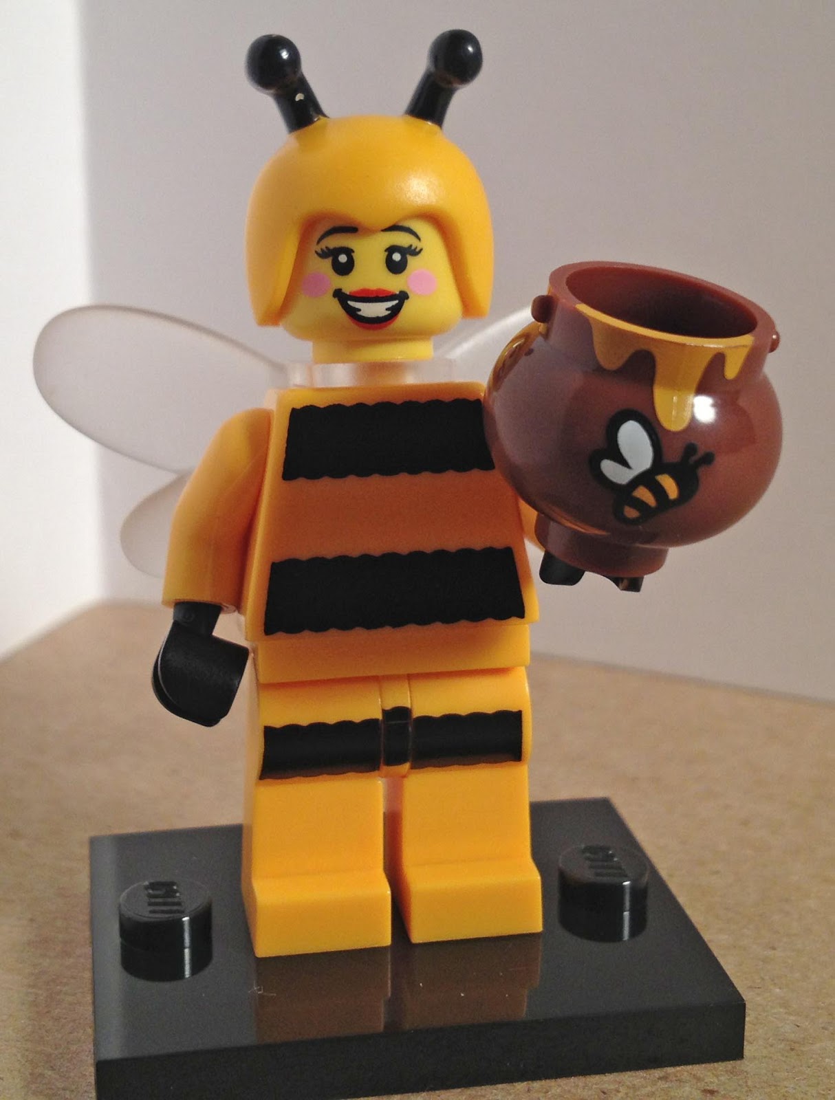 The Minifigure Collector: Minifigure Spotlight - Series 10 - Bumblebee Girl