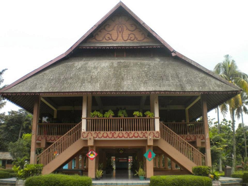 Rumah Adat Pewaris