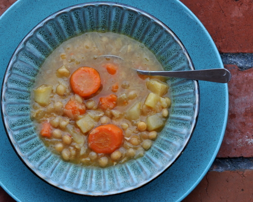 Scandinavian Split-Pea Soup ♥ KitchenParade.com, the classic Scandinavian recipe made with dried split peas on Thursdays across Sweden and Finland. Hearty comfort food, great for a crowd or a houseful, either meaty or vegan. Weight Watchers friendly! 