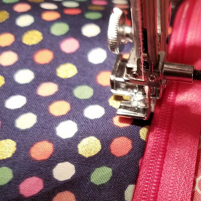 sewing machine zipper foot