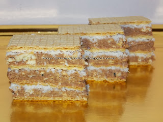 Foi de napolitane cu biscuiti si cocos