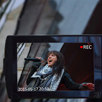 Koncerty - fani robią zdjęcia, telefony na koncercie, nagrywanie telefonem Koncerty - fani robią zdjęcia, telefony na koncercie, nagrywanie telefonem