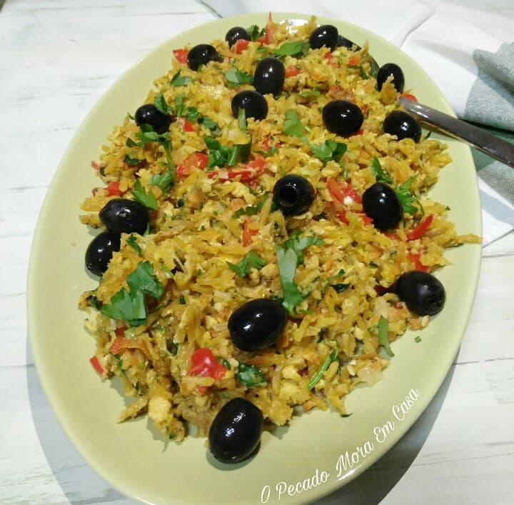 Na Receita à Brás Ele é Servido Desfiado Legumes à Brás