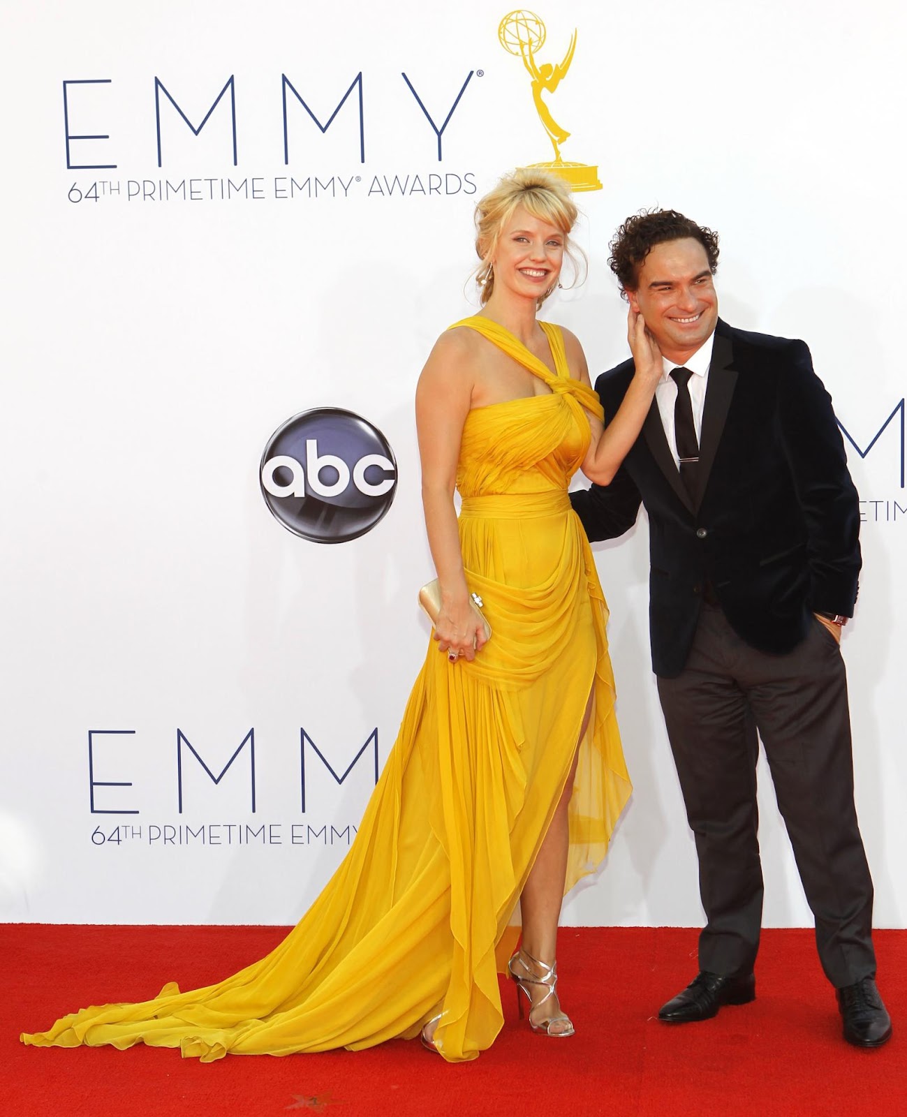 http://3.bp.blogspot.com/-tLiqZeeZfF0/UGhpxGur7EI/AAAAAAAAI1Q/rWqFQ0h-U_U/s1600/Emmy_Kelli+Garner+Johnny+Galecki.jpg