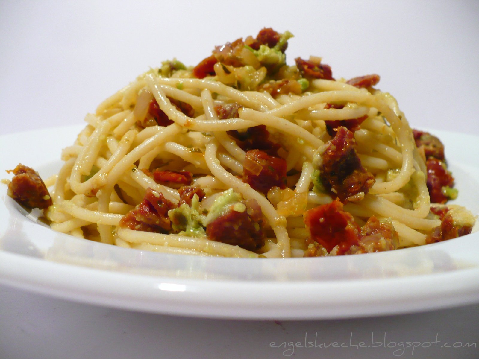 Essen aus Engelchens Küche: Gourmandes Spaghetti mit Avocado und ...