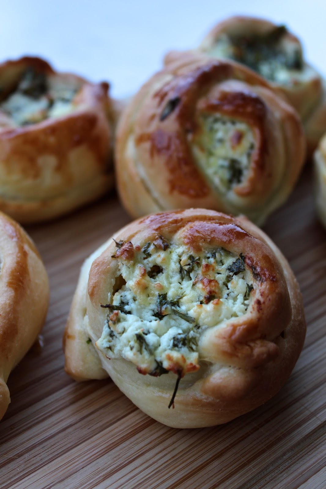 Pam´s Küchenzauber: Teigrosen gefüllt mit Feta und Petersilie Pam´s Küchenzauber: Teigrosen gefüllt mit Feta und Petersilie