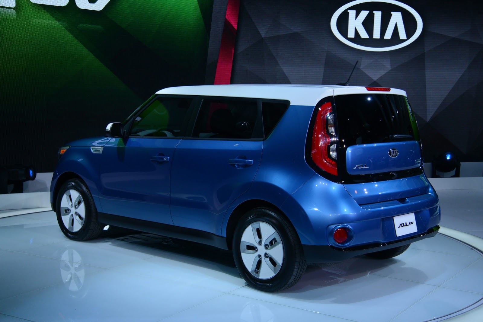 New Electric 2015 Kia Soul From 33 700 Sans 7 500 Tax Rebate Carscoops
