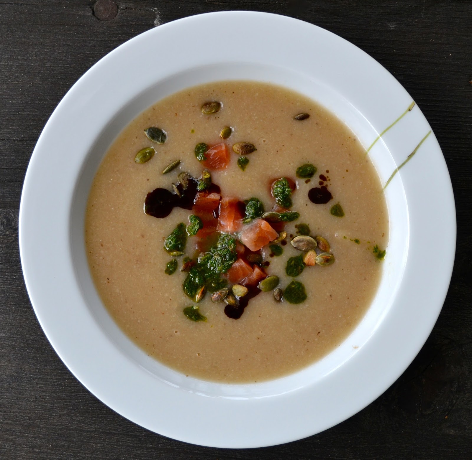 clubzimmer: Blumenkohlsuppe mit Lachs &amp; Minzpesto