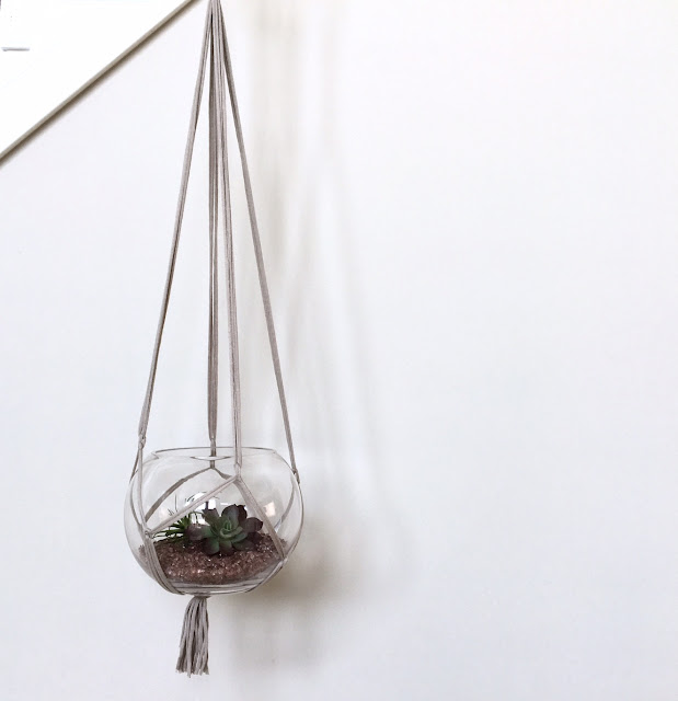 Easy-DIY-macrame-plant-hanger-harlow-and-thistle-12