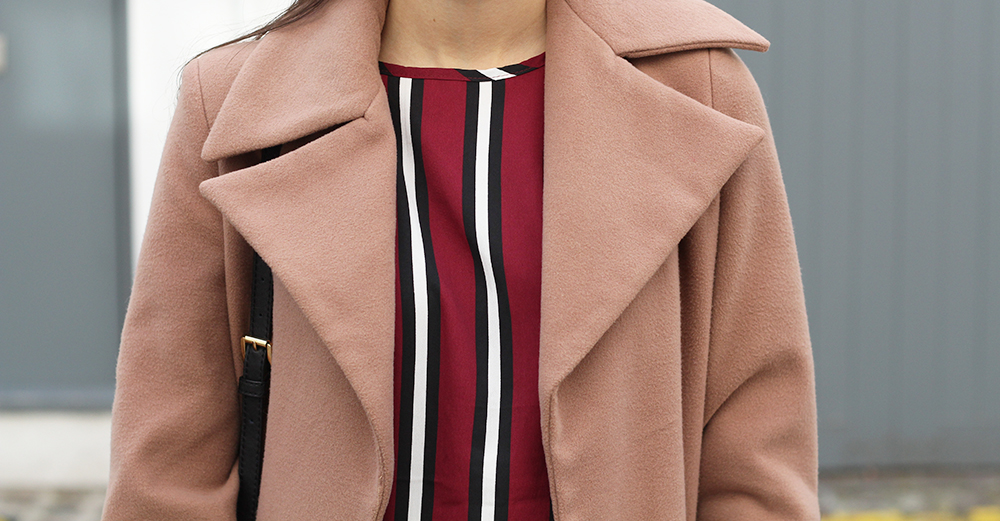 peexo fashion blogger wearing burgundy and camel coat