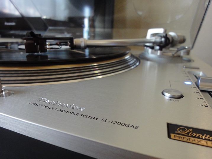 audio square fujisawa: 本日の配送。Technics・第2弾。50周年記念モデルのレコードプレーヤー『SL-1200GAE』のお届けです。