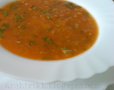 Рецепт приготовления супа из томатов, с чесноком и гренками.