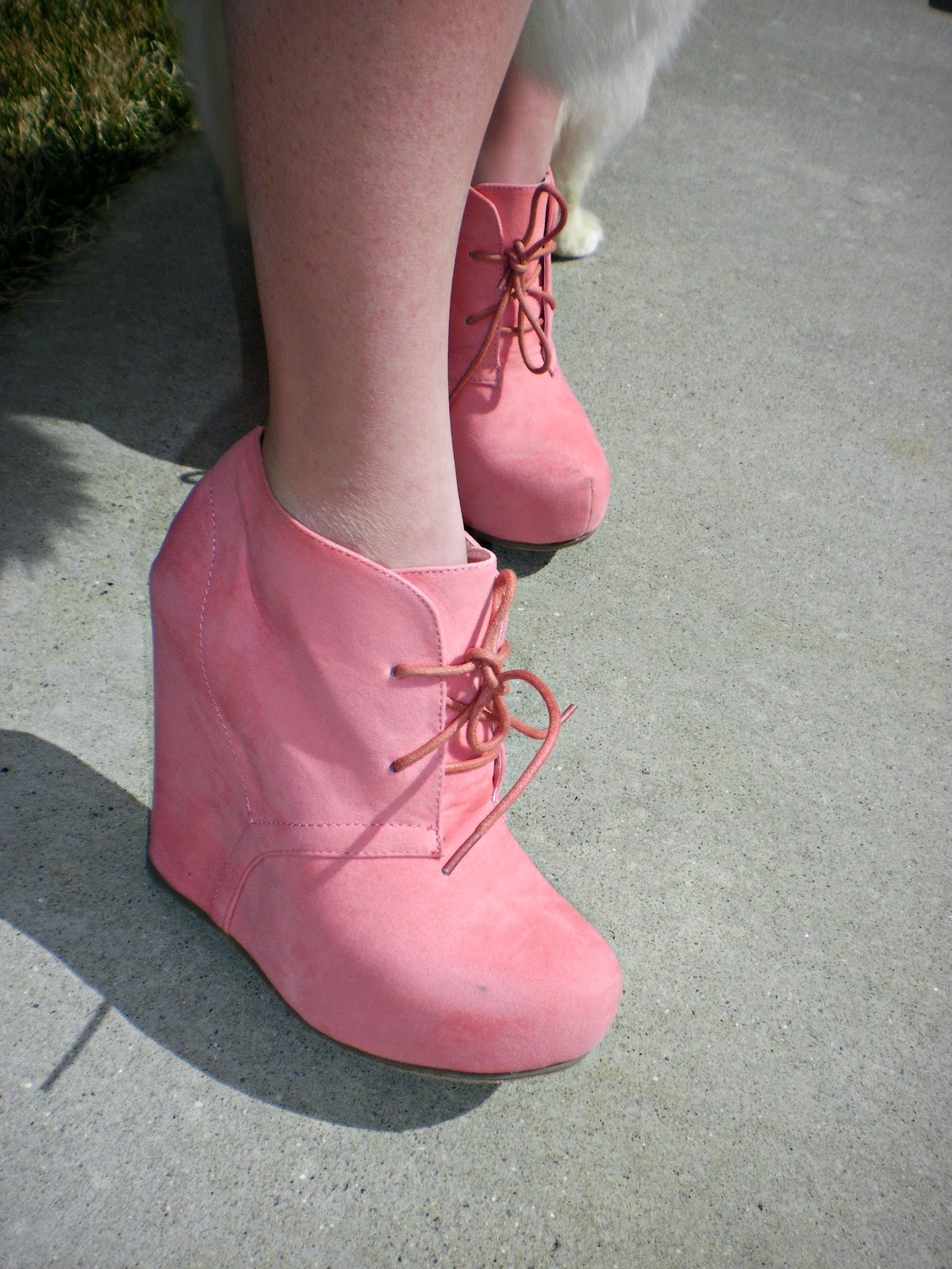 coral colored wedges