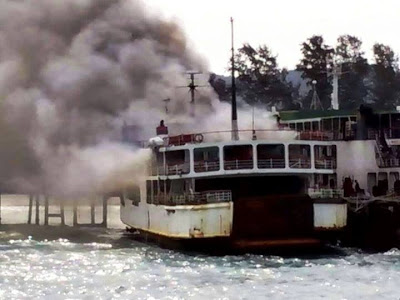 Raja ferry on fire at Lipa Noi