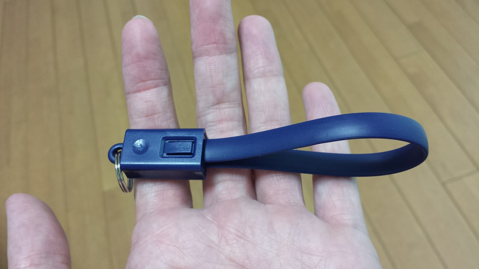 キーホルダー型microUSBケーブル