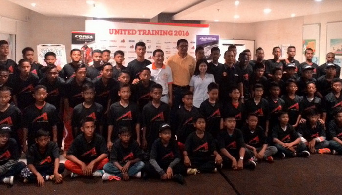 60 Anak Kurang Mampu Jalani United Training di Bali