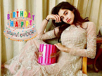 janhvi kapoor birthday wishes wallpaper whatsapp status video, sridevi daughter janhvi kapoor sitting on chair and holding a paint cane.