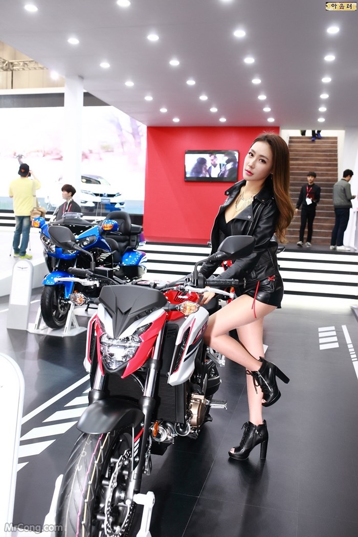 Kim Tae Hee&#39;s beauty at the Seoul Motor Show 2017 (230 photos) photo 1-8