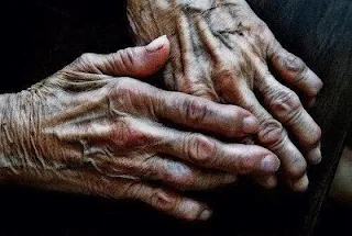 wrinkled hands of a mother