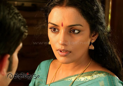  Swetha Menon hot sexy boobs showing on Rathinirvedam Remake film  Romancing with young actor and exposing very hot sexy pic 