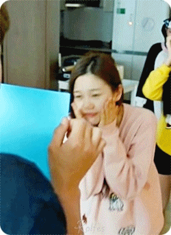 자다 일어난 오마이걸 멤버들.gif | 인스티즈