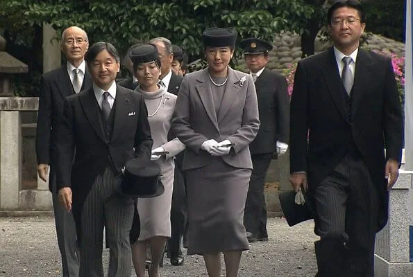 Emperor Naruhito, Empress Masako, Crown Prince Akishino, Crown Princess Kiko, Princess Mako and Princess Kako