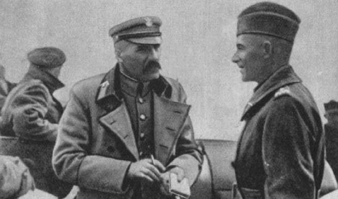 Pilsudski+and+Edward+Rydz-Smigly+1920+during+Polish-Soviet+War.jpg