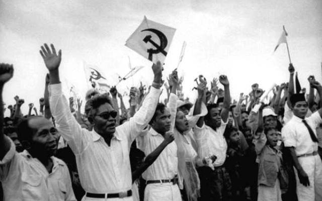 Pemberontakan pki pada tahun 1948 adalah upaya disintegrasi bangsa yang dilatarbelakangi oleh adanya ....