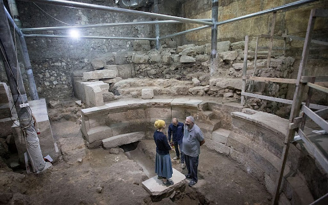 New stone courses, Roman theatre uncovered at base of Jerusalem's Western Wall