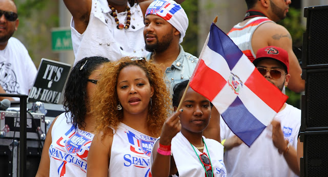 República Dominicana: dominicanos celebrando en la calle