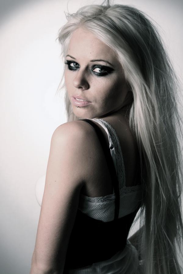 Is kerli single