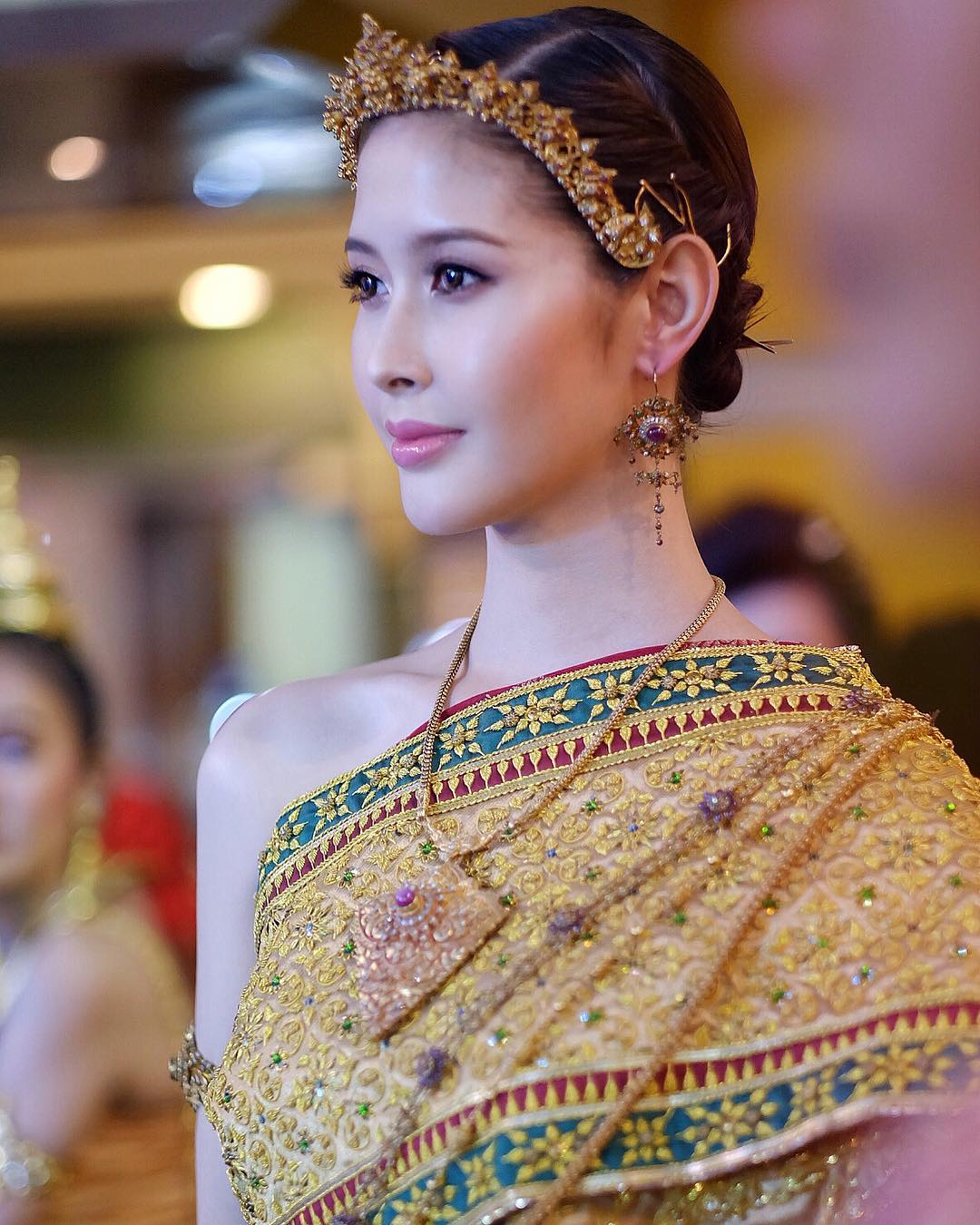 Rock Kwanlada – Most Beautiful Thai Trans Woman in Traditional Dress ...