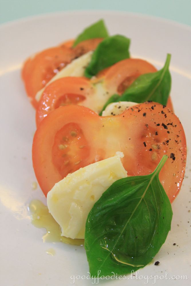 GoodyFoodies: Recipe: Insalata Caprese (Tomato, mozzarella and basil salad)