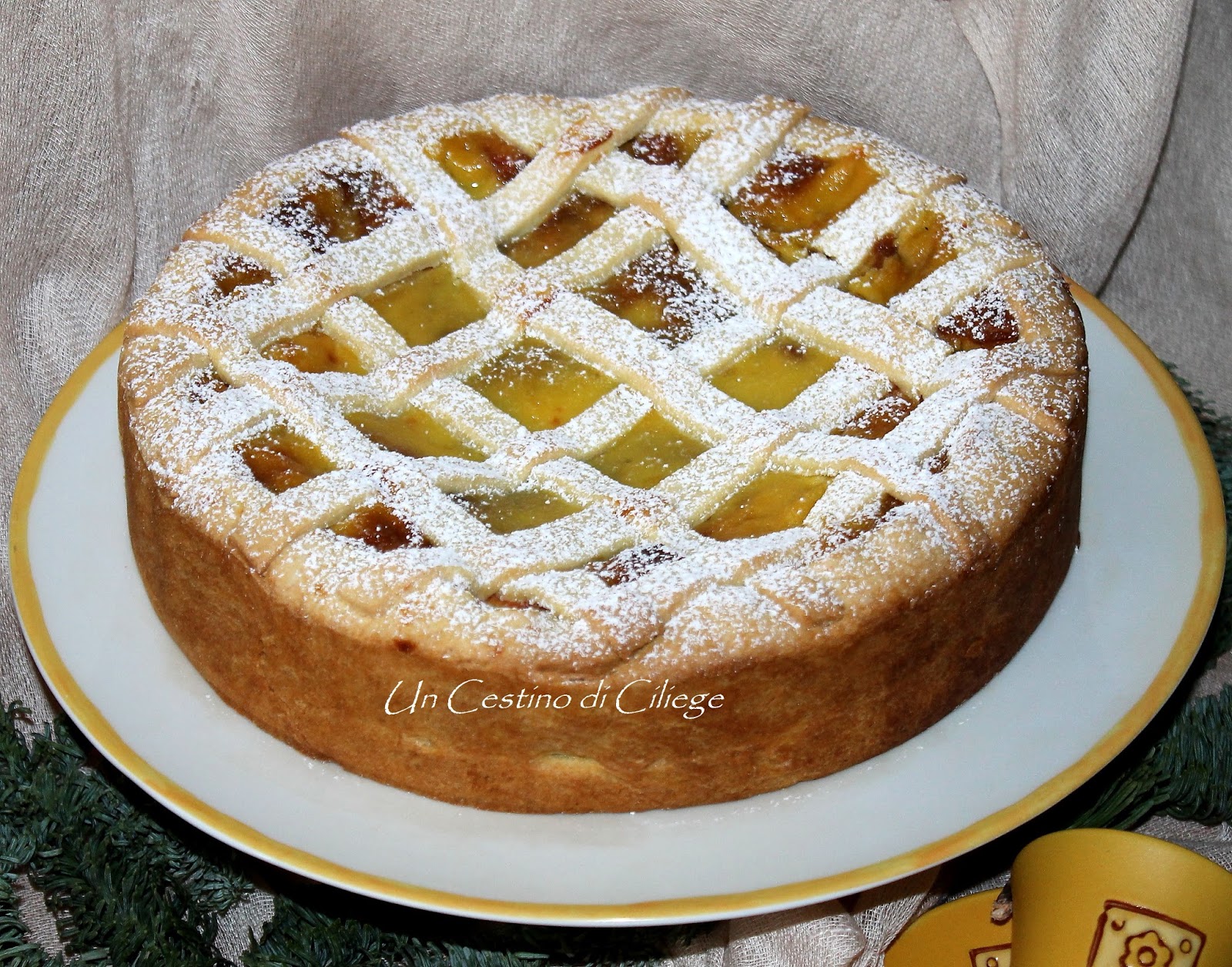 Un cestino di ciliege Zuppa Inglese con Pandoro in Guscio di Pasta Frolla
