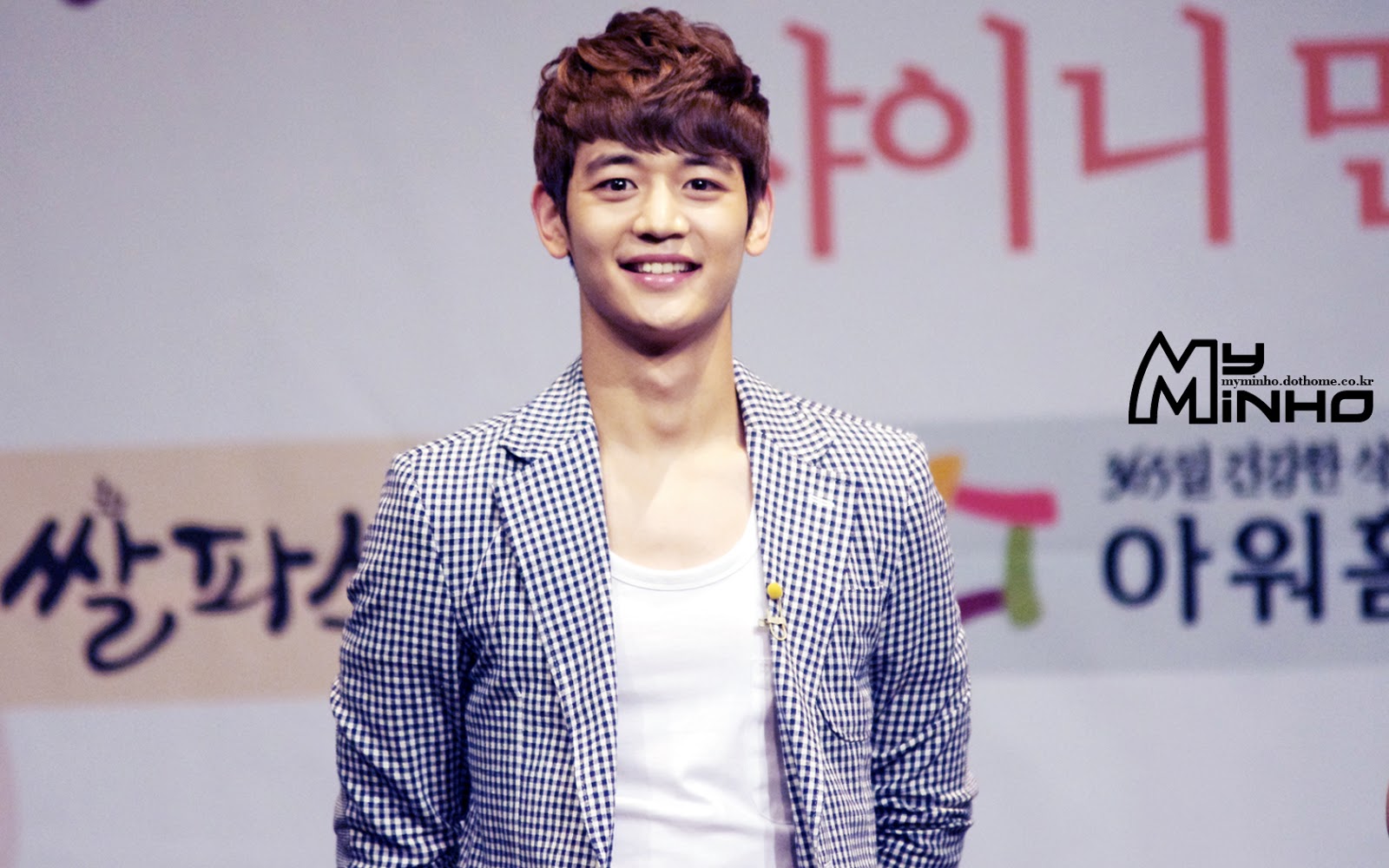 укён и минхо. минхо из бегущего в лабиринте. почему минхо нет на премии мама. джурыми минхо. шайни рэпер.