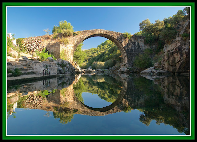 Puente romano y piscina en Madrigal de la Vera