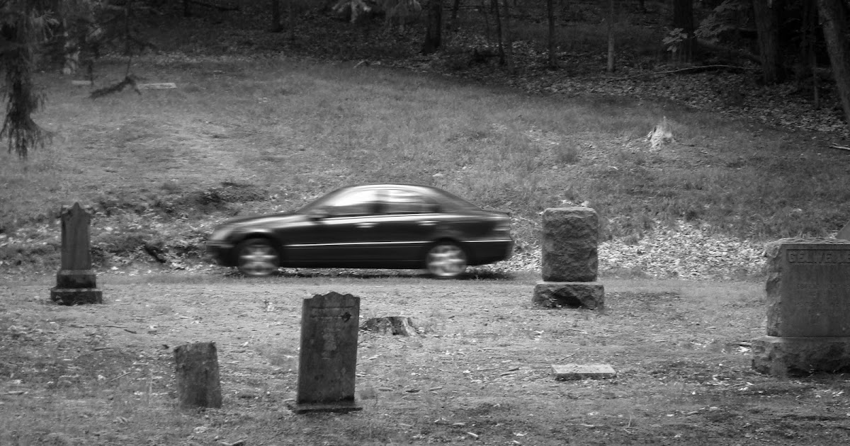 "Whistling past the graveyard" nghĩa là gì?