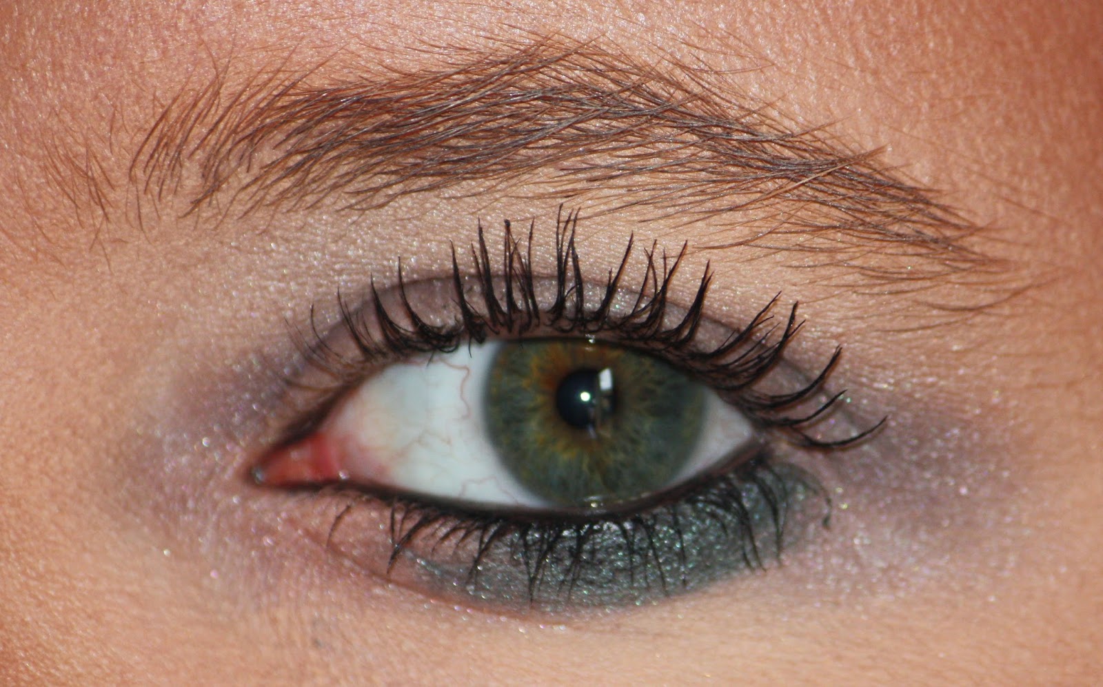 Die Zauberin Zebulon Simple Green and Gray Eye MakeUp