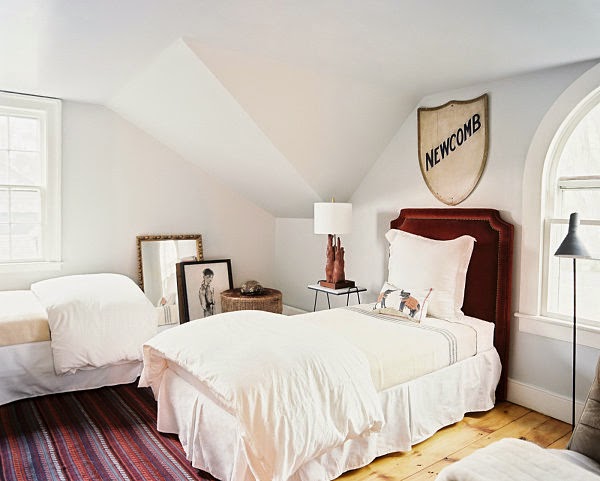 Feminine minimalist bedroom